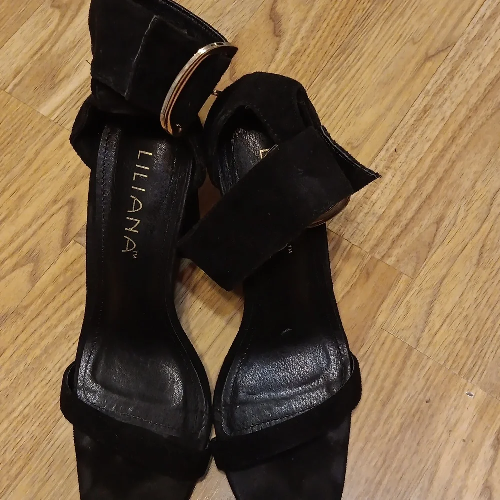 Heels - Picture 3 of 3